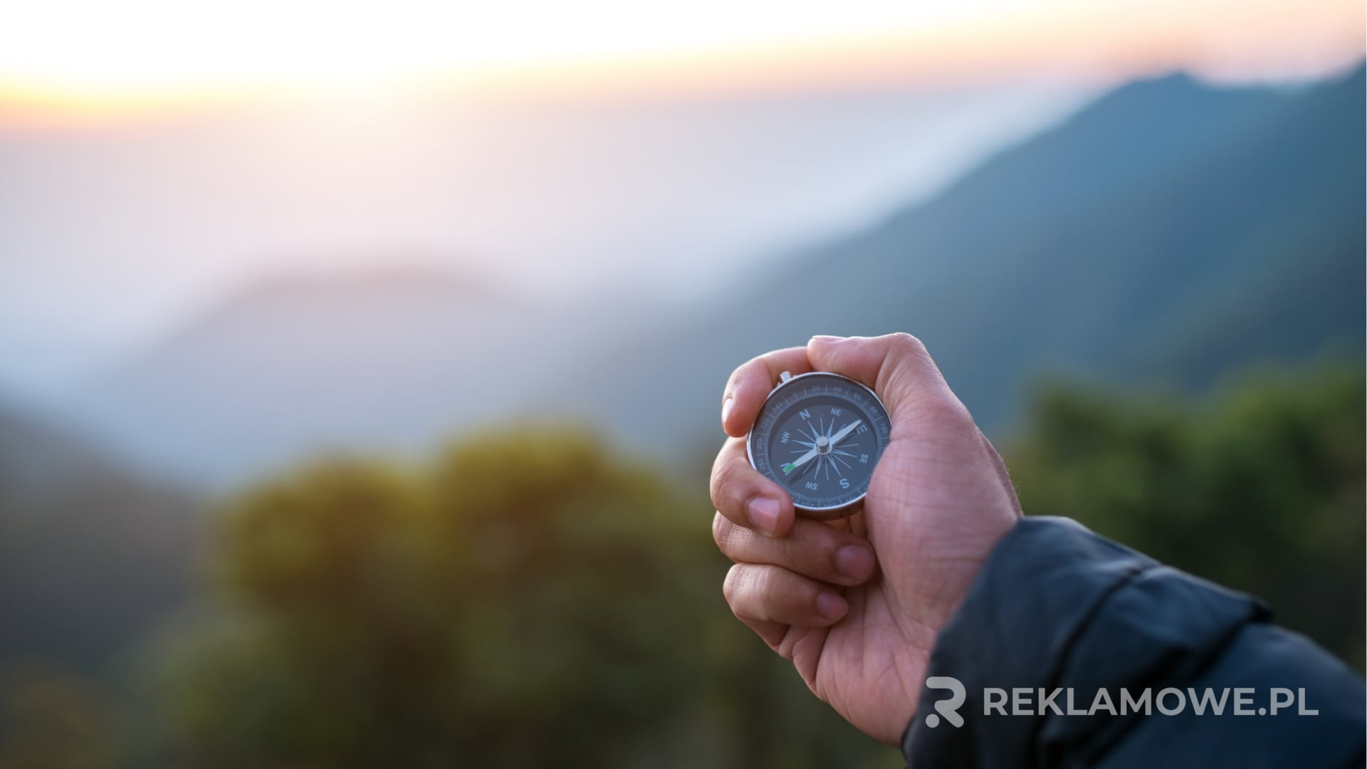Personalizowany kompas reklamowy jako skuteczny gadżet promocyjny