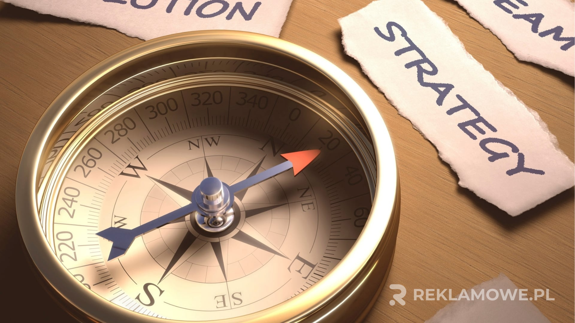 Nowoczesny kompas używany w reklamie w 2025 roku